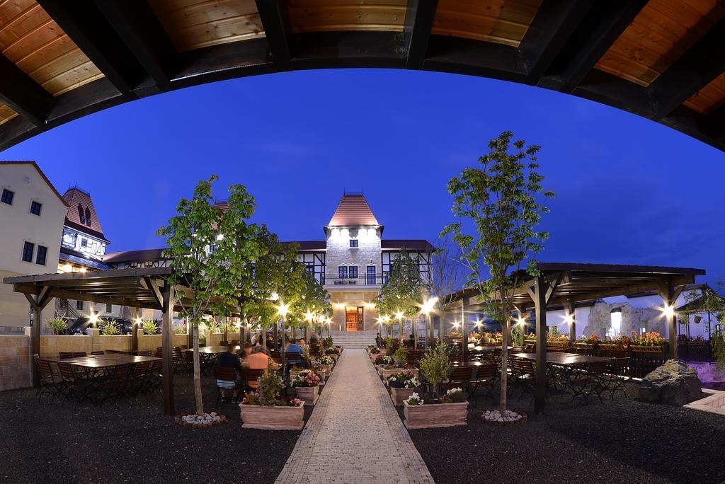 Hotel Castel Royal Mosnita Noua Dış mekan fotoğraf