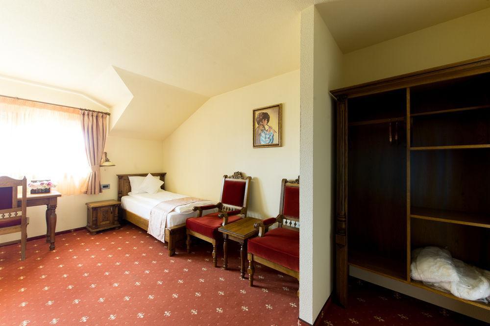 Hotel Castel Royal Mosnita Noua Dış mekan fotoğraf