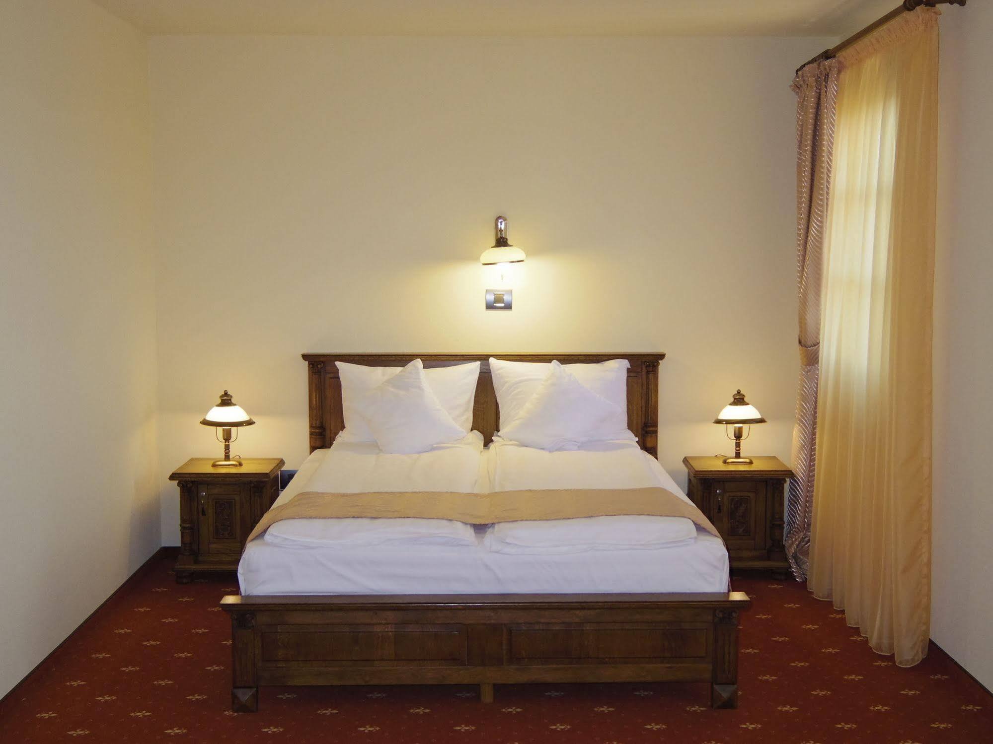 Hotel Castel Royal Mosnita Noua Dış mekan fotoğraf